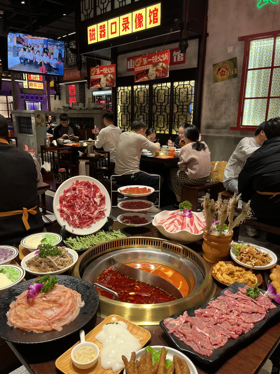本年度爱吃！心头爱就是这家火锅届蜜雪冰城