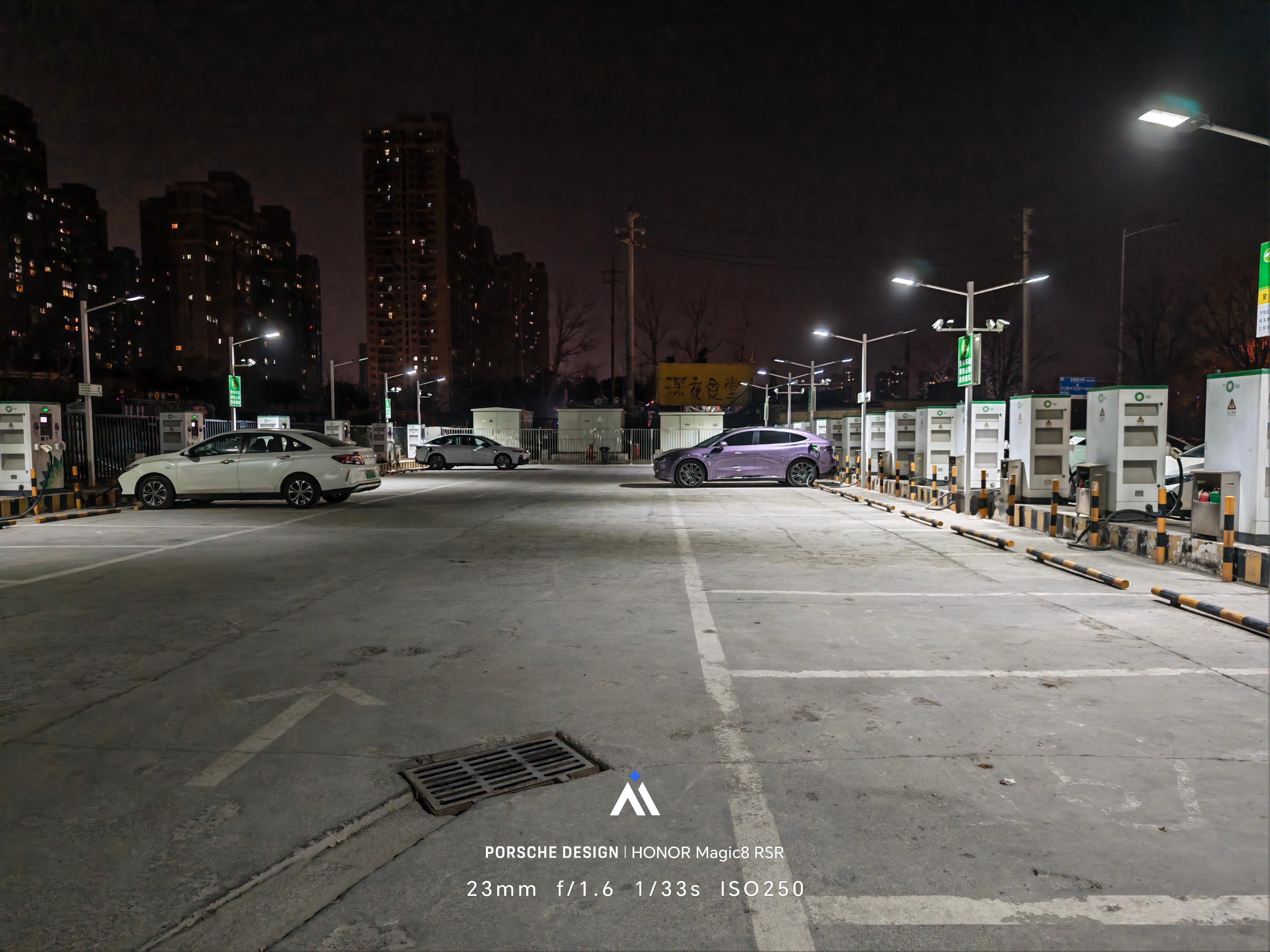 这个点充电，果然是人最少的时候。 