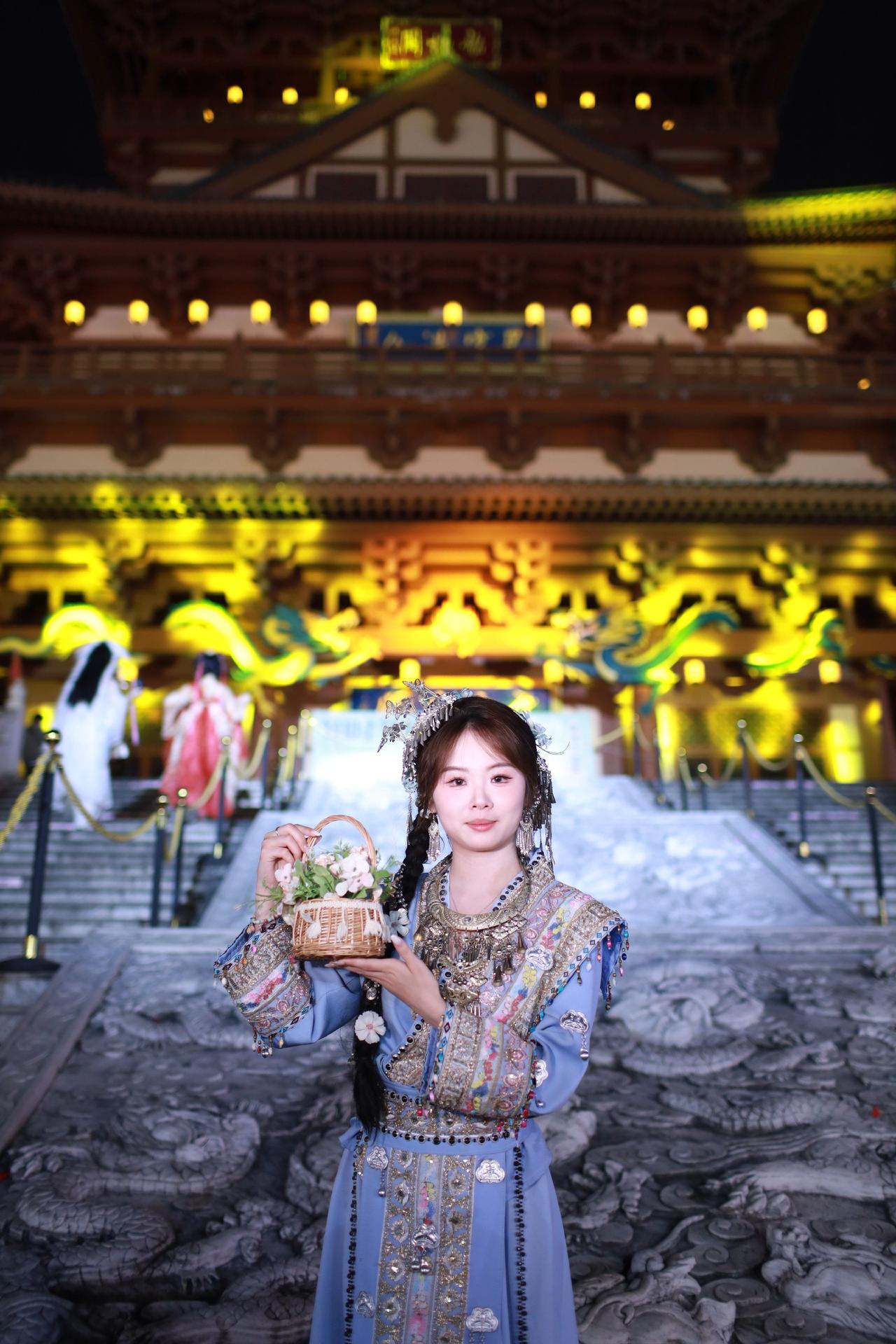 偶遇古镇总要穿次少数民族服饰吧 民族音乐 晒出你的民族服饰穿搭 民族声乐