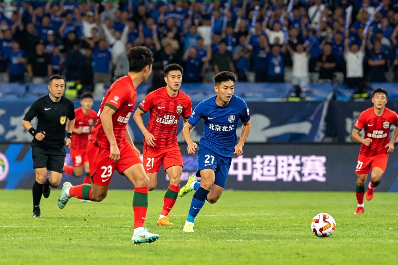 北京队阵容厚实、资金充足，战术成熟、主场气场强，控场能力突出，可球风偏保守、缺乏