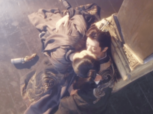 比死亡先来的是爱人的吻 庾晚音那滴眼泪真的太戳心！看着重伤的夏侯澹，所有担心、恐