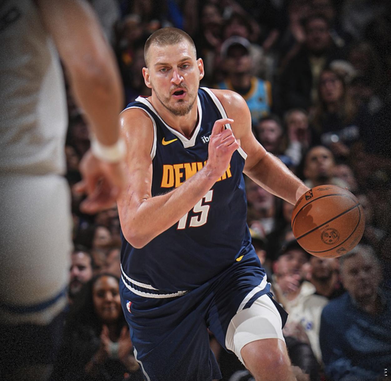 在2026年NBA季后赛首轮G5的生死战中，丹佛掘金主场以125-113力克明尼