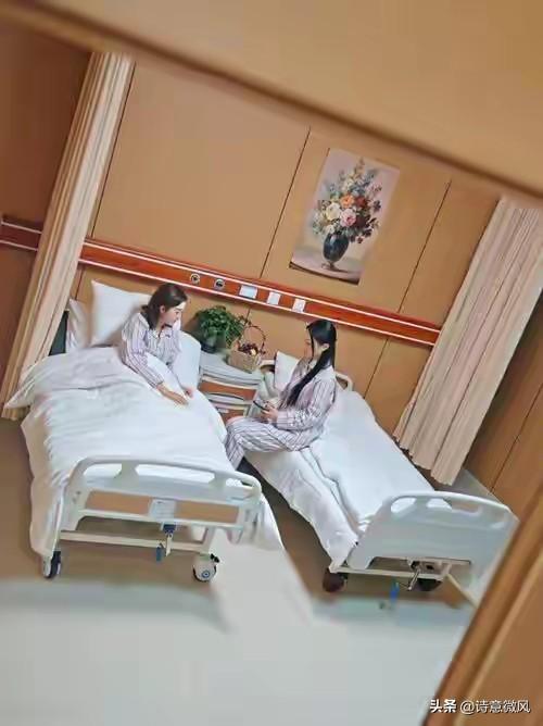 两位同龄母亲的晚年差距：月薪八千捡废品，月薪两千游山水，住院后高下立见
 
我婆