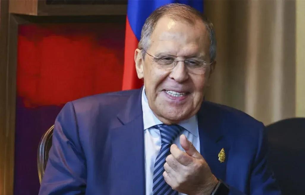 拉夫罗夫就是“笑面虎”！
别看拉夫罗夫很多时候都是一副笑脸，可是面对美国和乌克兰