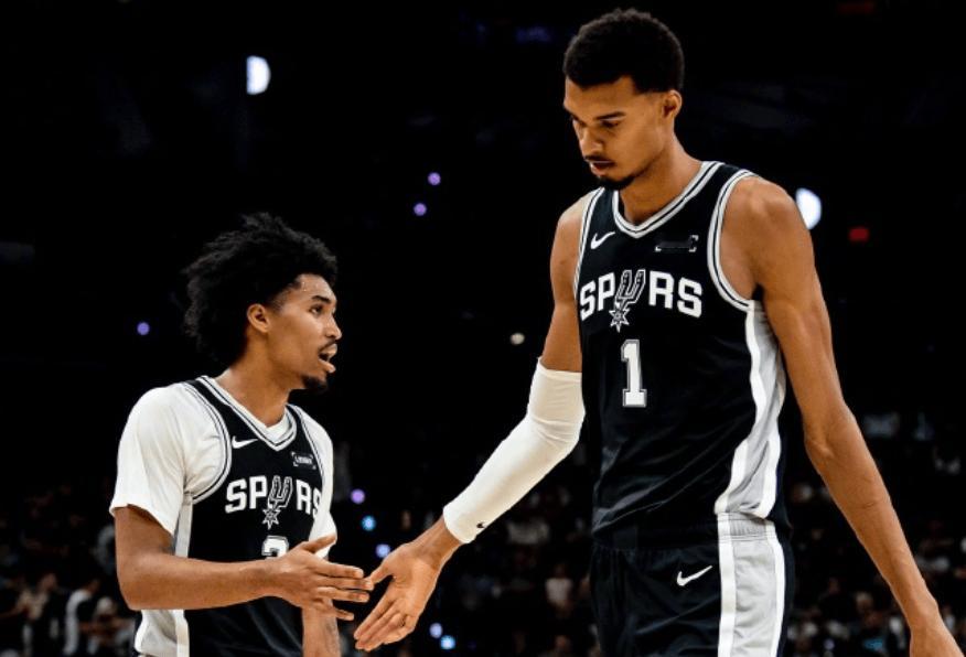 开季全胜，百回合净胜分联盟第一的马刺被2-4且阵容不齐的太阳打的找不着北，说明什