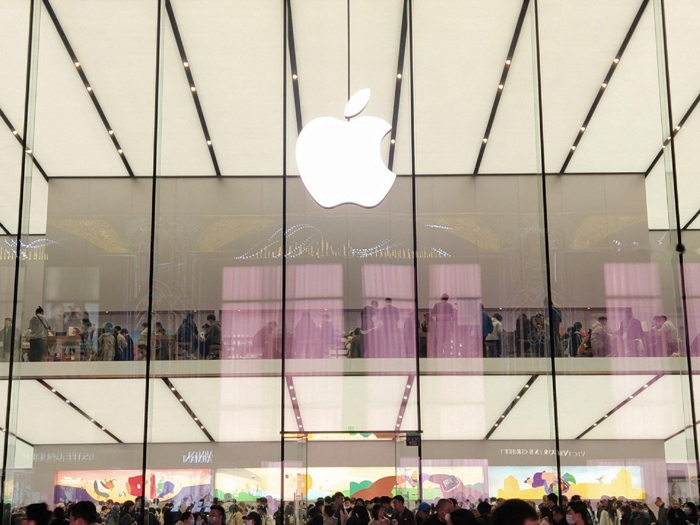 【郭明錤：苹果缩减iPhone18等硬件出货量 因存储短缺】iphone18备货