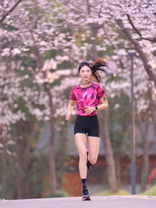 把武汉樱花缝进鞋里，一直跑在春天里🌸