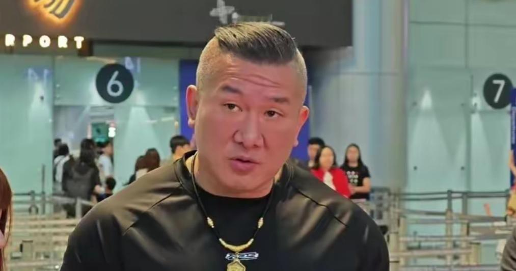馆长：台湾人自认为国民党是亲中，所以大陆人特别喜欢国民党，才反对民进党的。

馆
