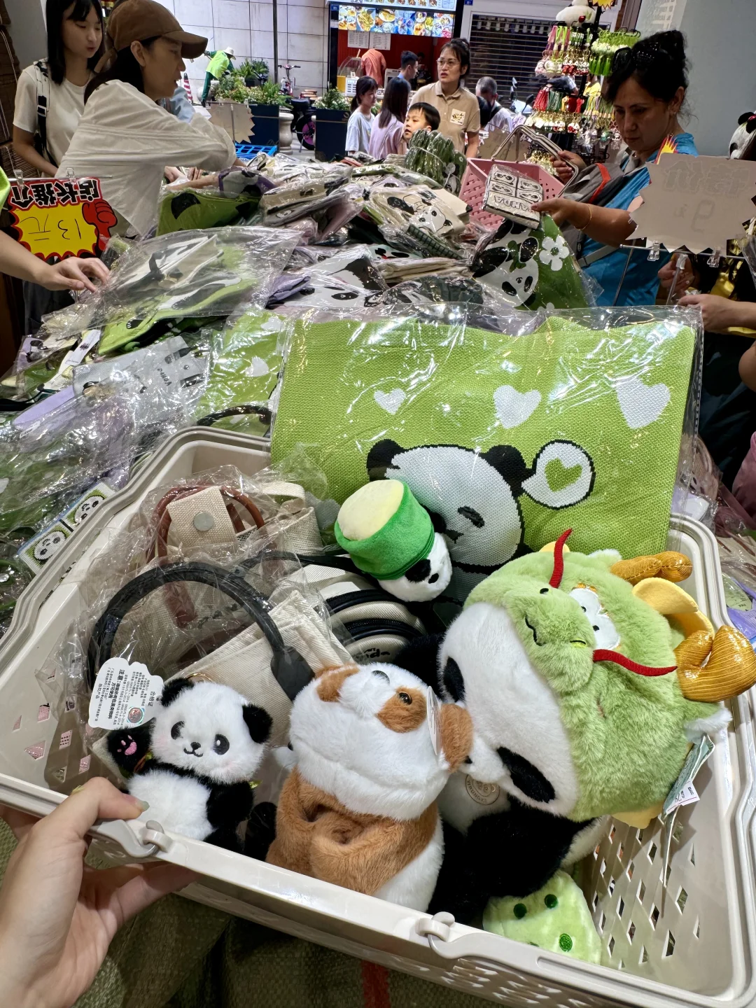 成都春熙路！！！我的消费观崩塌了。。。