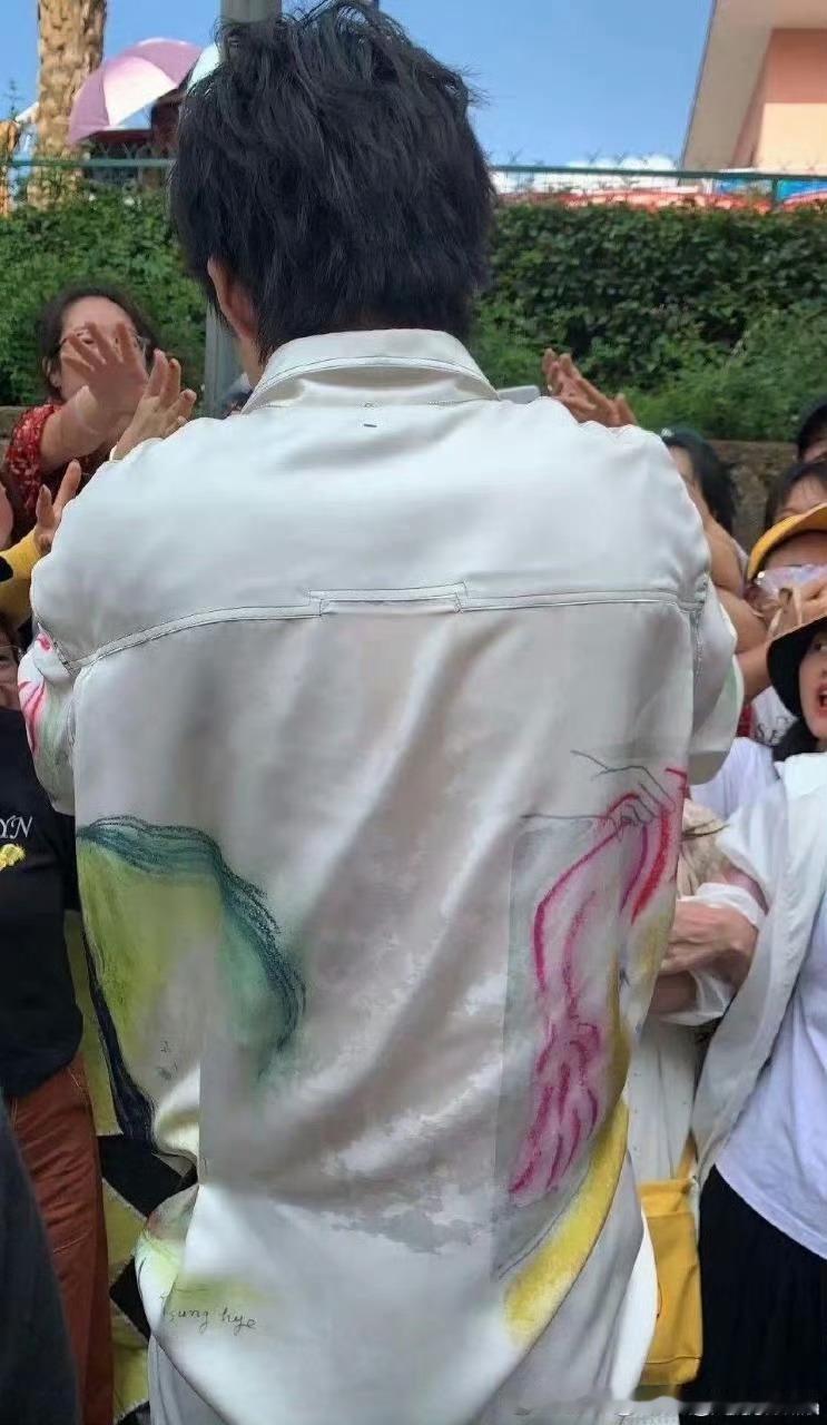 没有老头背心🎽汗水打湿衬衫