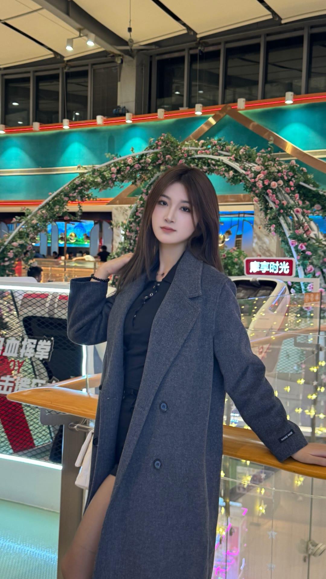 灰色的衣服搭配什么颜色的鞋好看