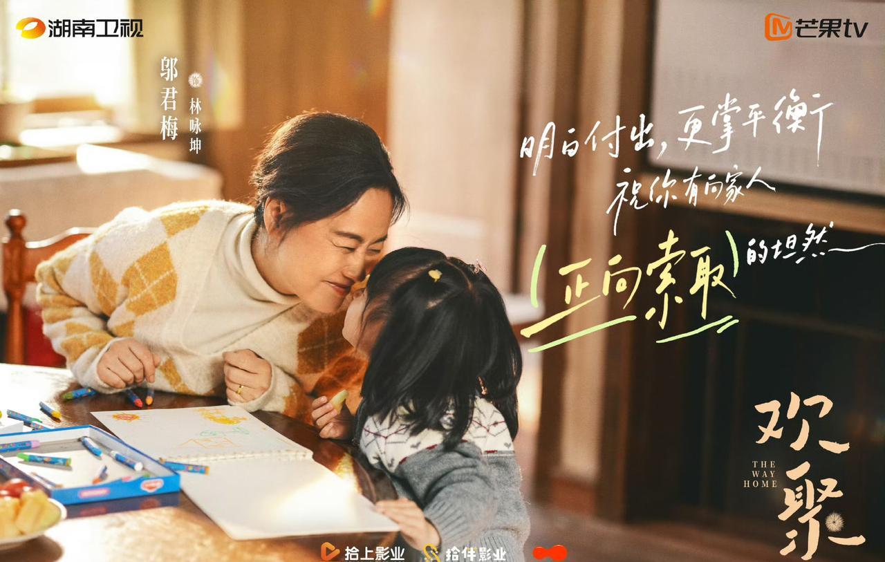 父亲一个电话，三兄妹从北上广深连夜往回赶。
推开老屋门，却看见个陌生男人在给老爷