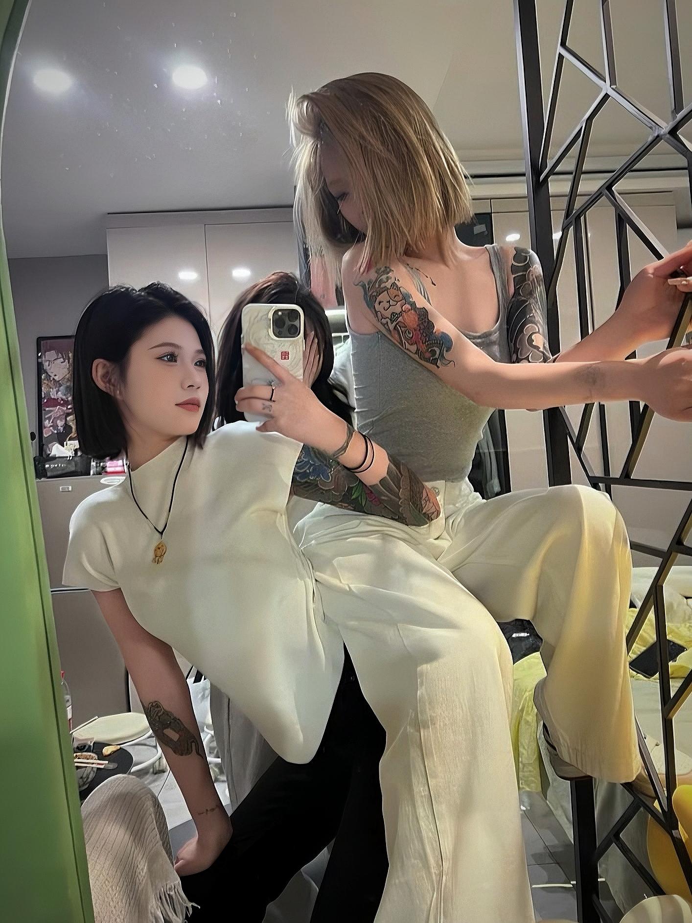 为什么我们会成为好朋友 因为我俩一个德行