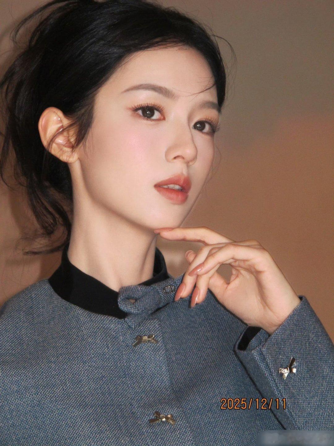 王亚飞给周也化的千金贵女妆 也子这张脸，随便画画都出片，王亚飞你别搞错重点了