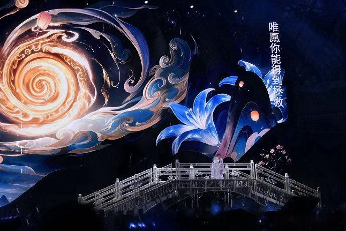 周深贵阳开场3分钟烟花秀周深修星星的人烟花版 周深回到家乡开唱，开场直接安排3分