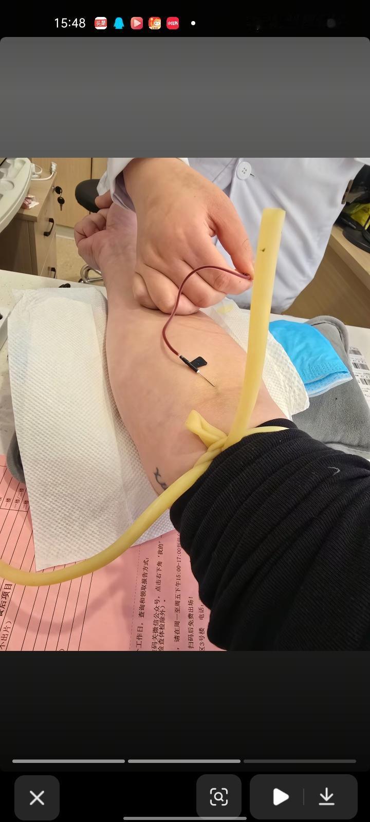 4月18日，安徽宿州。烧烤店老板邵先生发布一则歇业通知，说要去救一个素未谋面的小