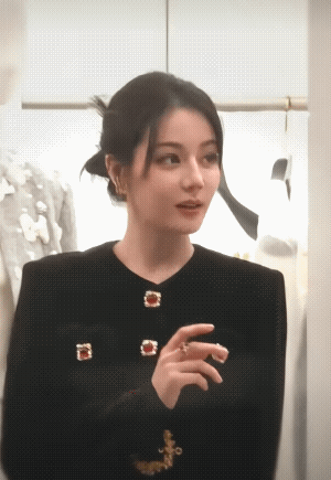 迪丽热巴《虽然不能同时拥有一切》状态真好 ​​​