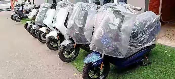 2000万外卖骑手，困在新国标电动车
2000万外卖骑手，困在新国标电动车的“铁