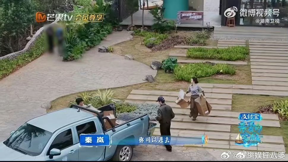 嗓子哑了三年还这么有活力有礼貌，秦岚太棒了秦岚一分钟说了15句谢谢 秦岚嗓子哑了