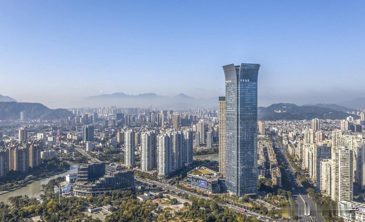 楼市的现状，是楼市曾经疯狂的结果。楼市曾经怎么疯狂呢？举个例子你就明白了。
20