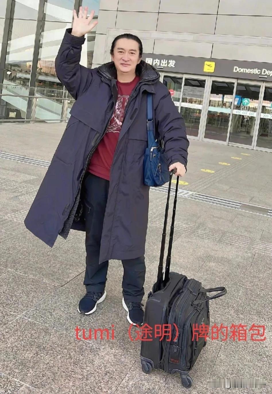 老牌歌手黄安的“低质量”生活。

黄安在自己社交平台发文：我也没什么奢侈品、限量