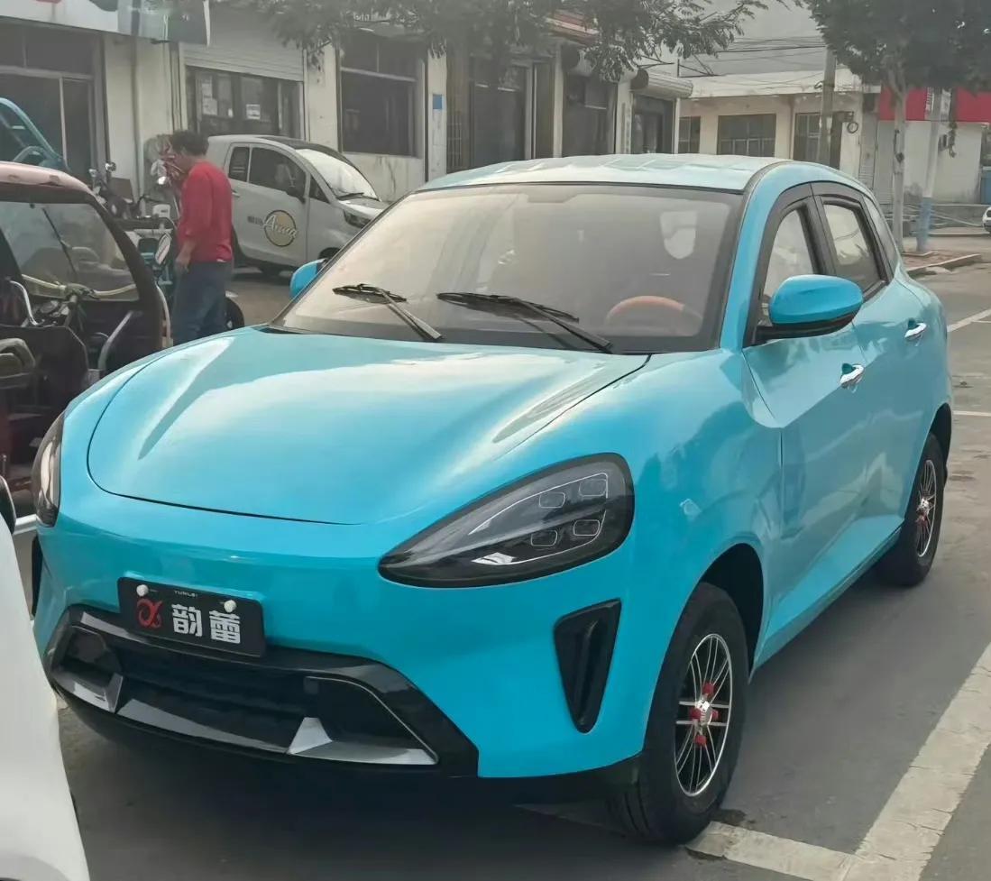 粮厂第一款SUV
门把手做了颠覆性的设计
从半隐藏式直接改成了传统拉拽式
一切都