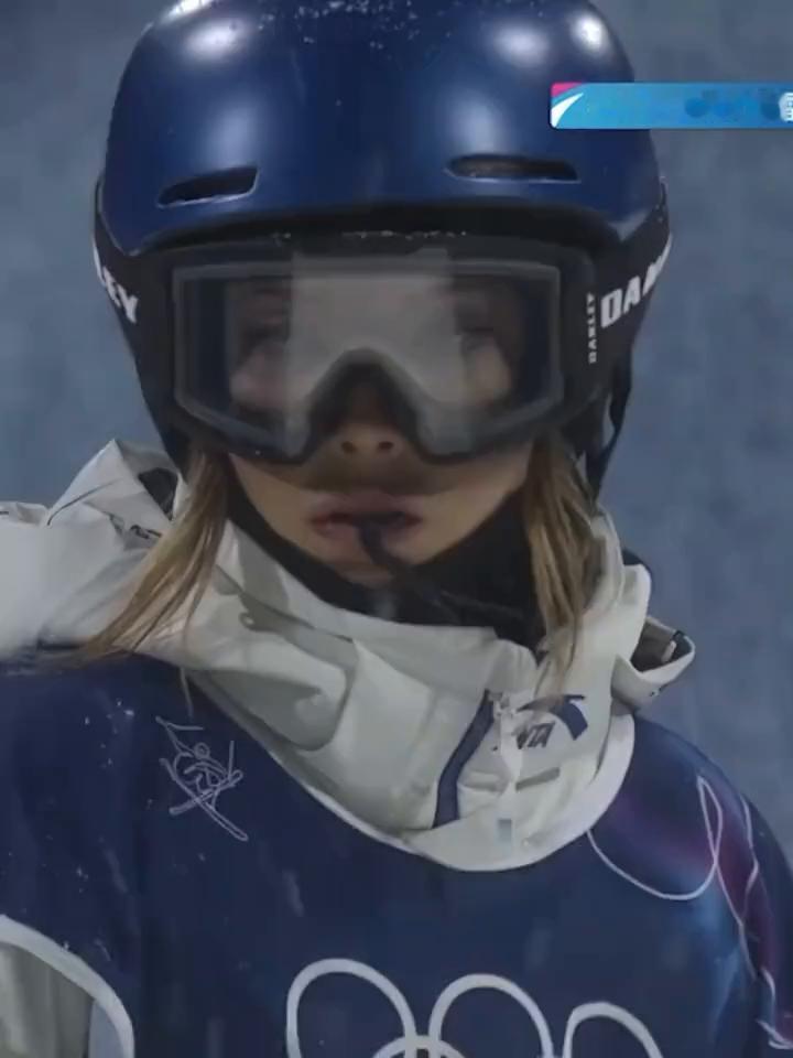 谷爱凌在第二轮当中出现了失误，现在是她要面对的关键的第三轮。这是上届北京冬奥会大