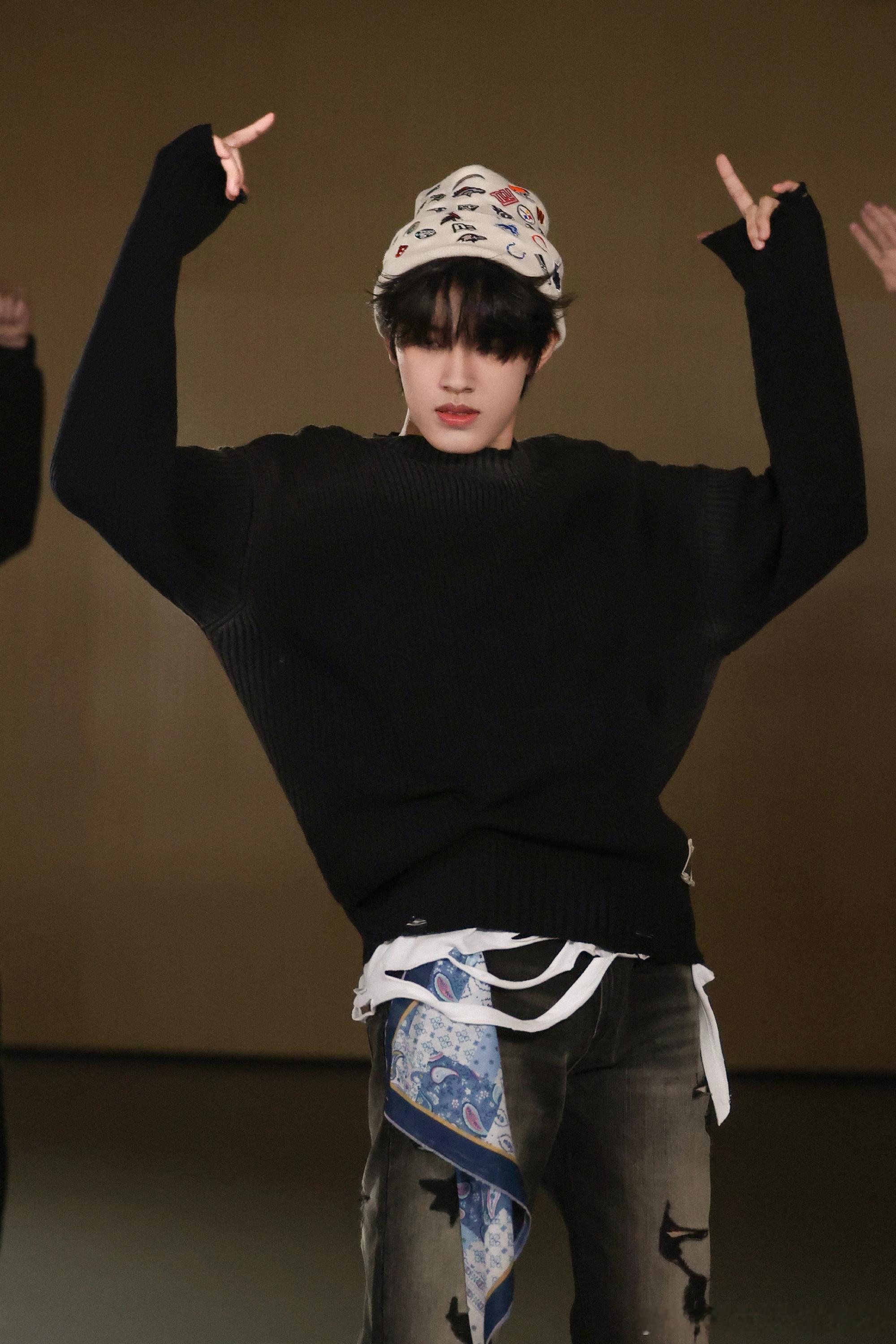 #张极 朱志鑫# 男孩子玩游戏很正常吧 ​​​