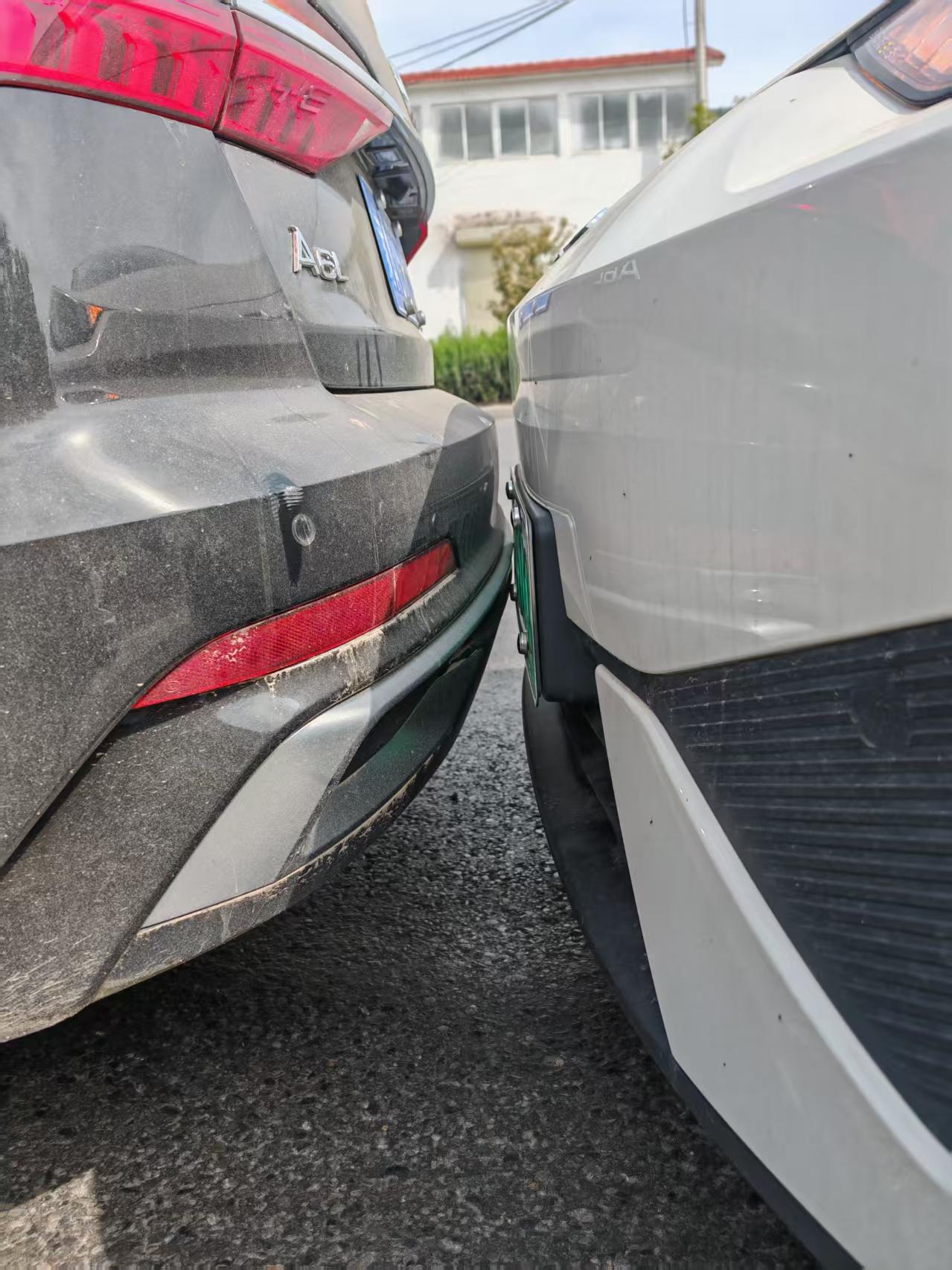 女儿开着比亚迪海鸥，追尾了一辆奥迪A6L。

昨天上午10点左右，在开封市禹王台