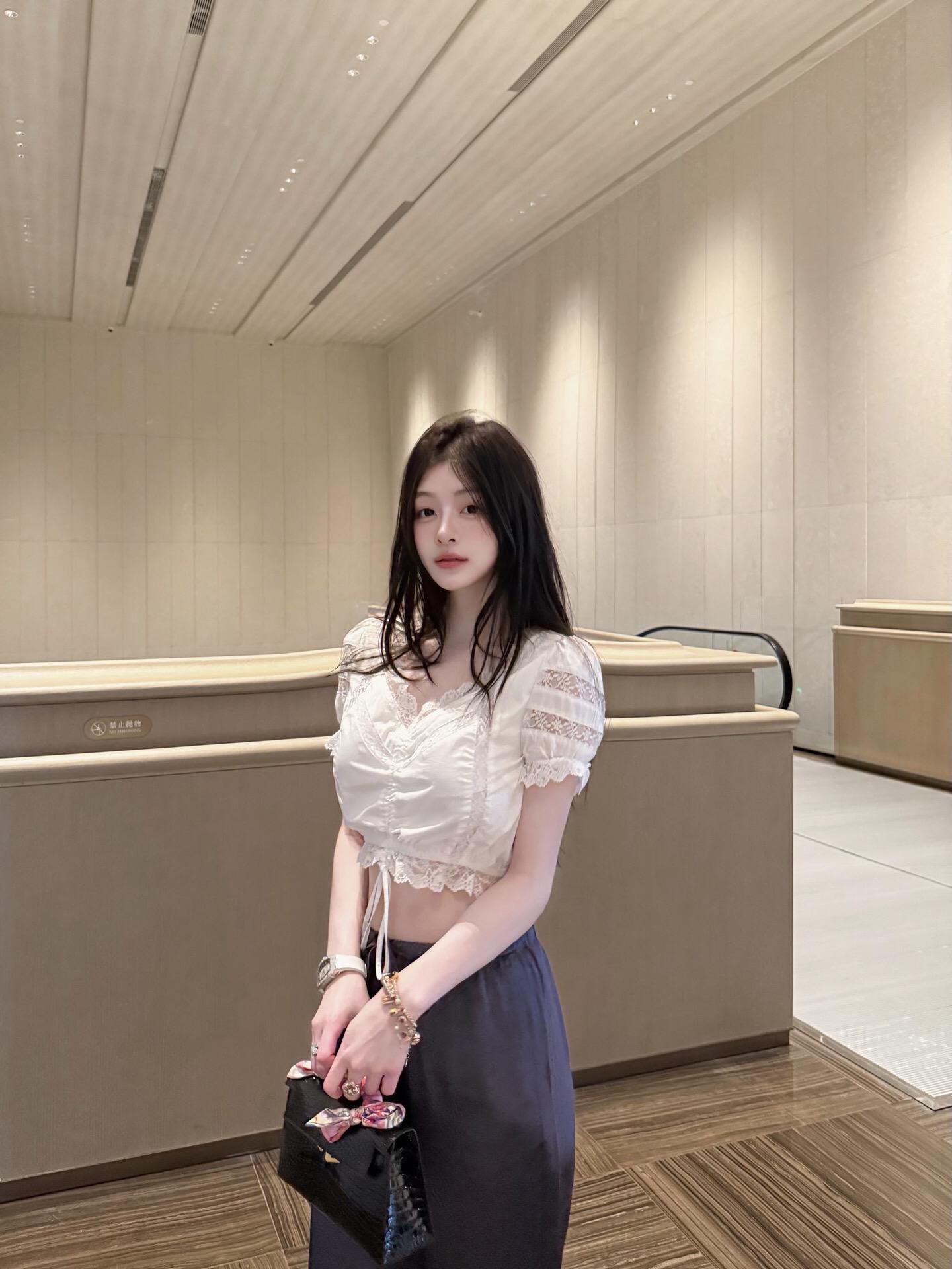北方有佳人 绝世而独立。