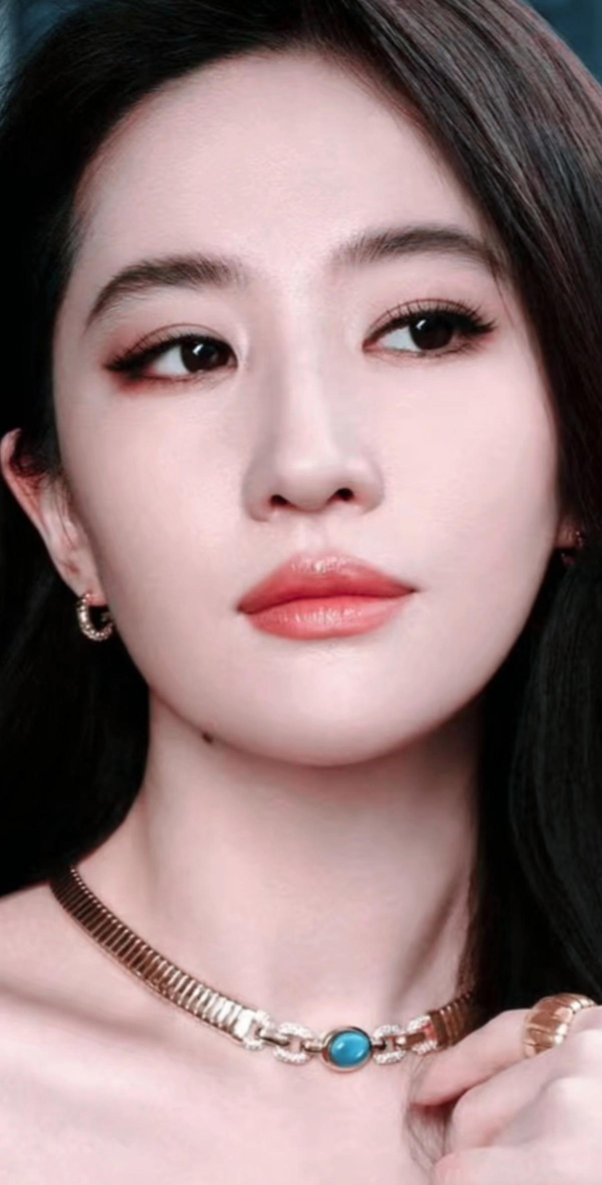 果然怼脸拍还原美貌。