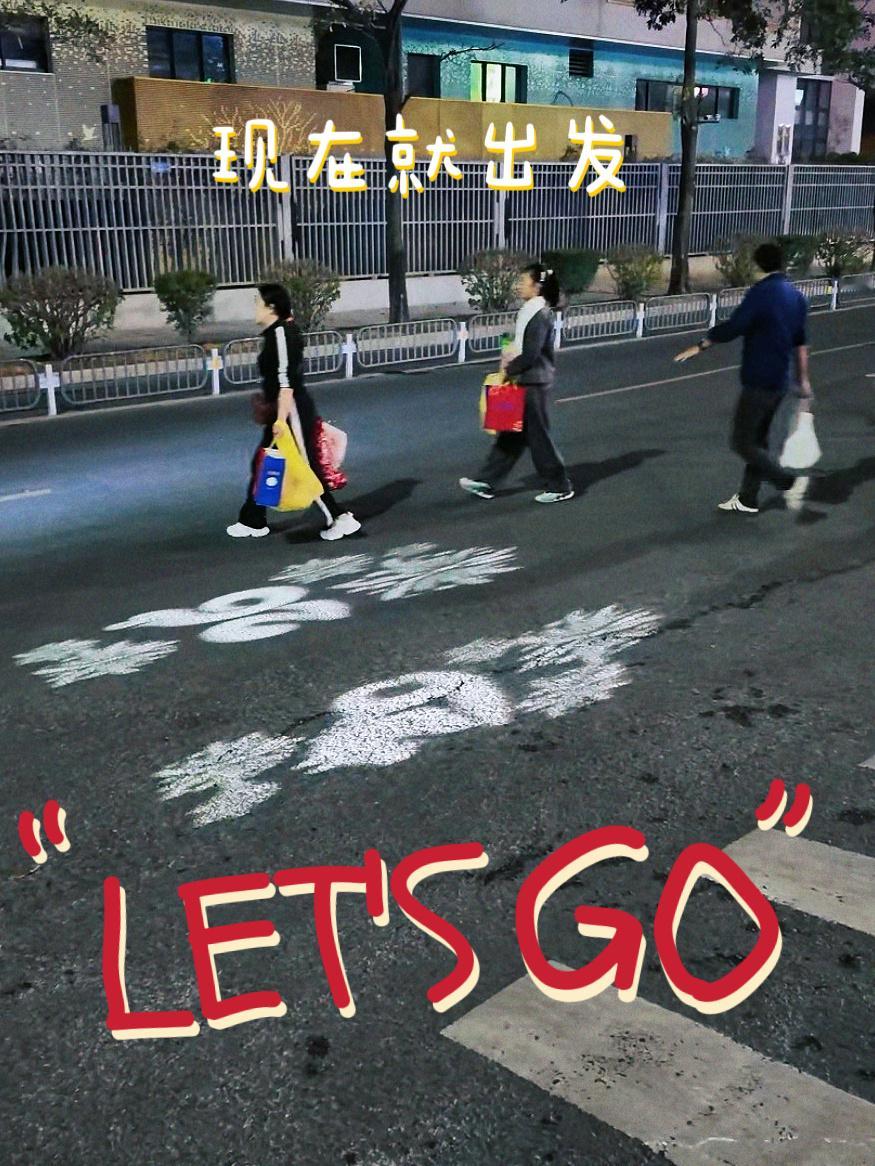 不知道马年灯语祝福很曼妙那个花纹很像烟花，易散的烟花和永不消失的赛博灯花，是联动