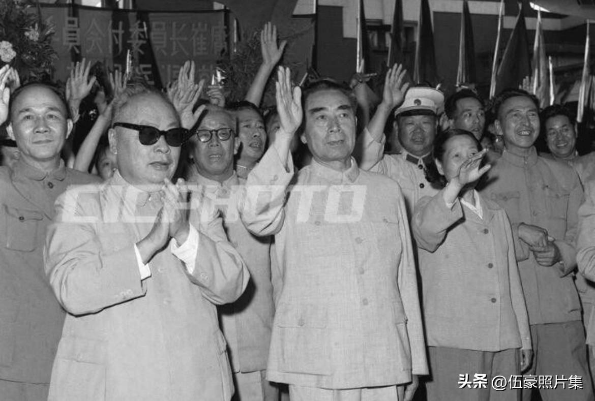 【周总理历史上的今天——6月23日】
1963年6月23日上午，周恩来总理与陈毅