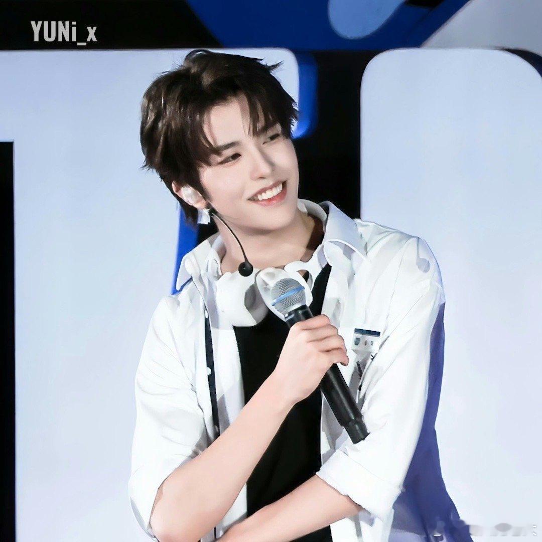 李松河 丨李松河门面ace 丨李松河唯一三担ace ​​​好友家的大帅哥，舞台表