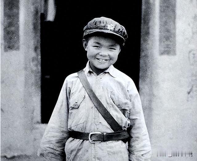 7岁参军29岁授中校！最小红军向轩，一门忠烈铸英魂
 
阅读此文前，诚邀您点击一