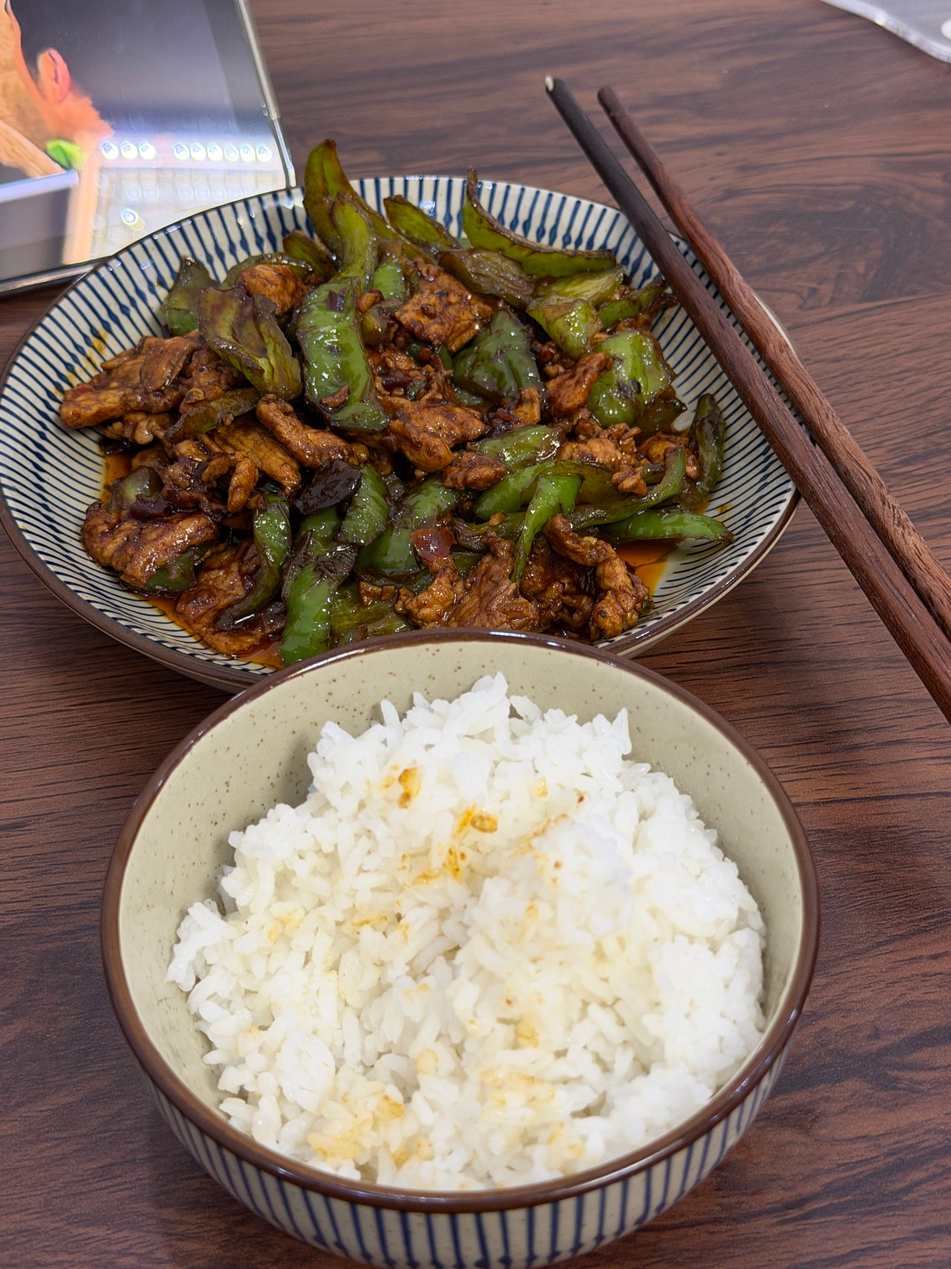可恶的辣椒炒肉..我吃了三碗饭
