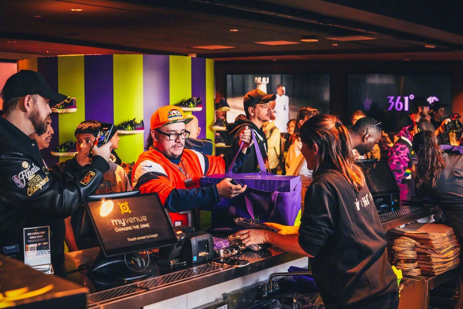 361° 「THE JOKERBOX」丹佛首发现场🉑太热闹了🌐JOKER 2