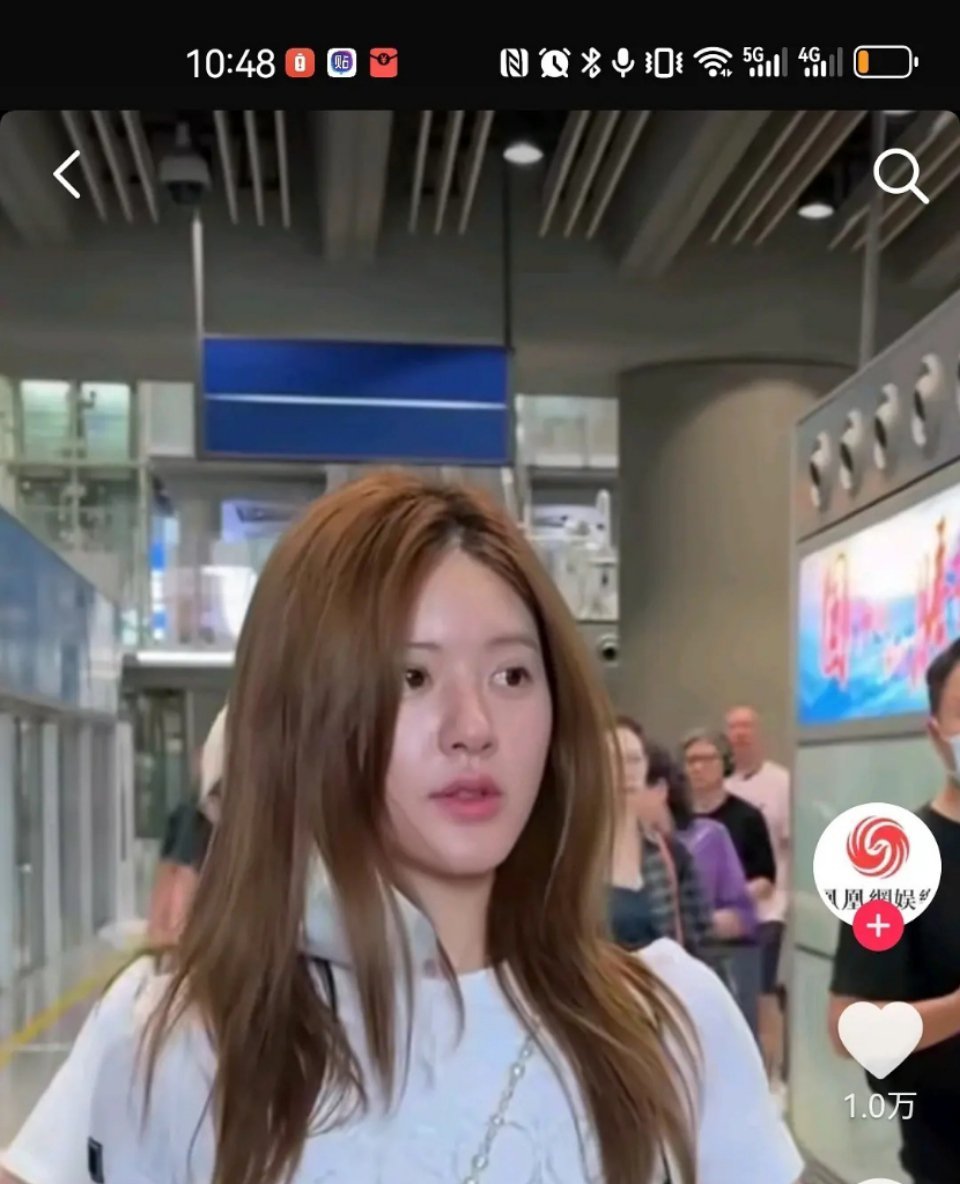 赵露思这黄头发真的精神啊 ​​​