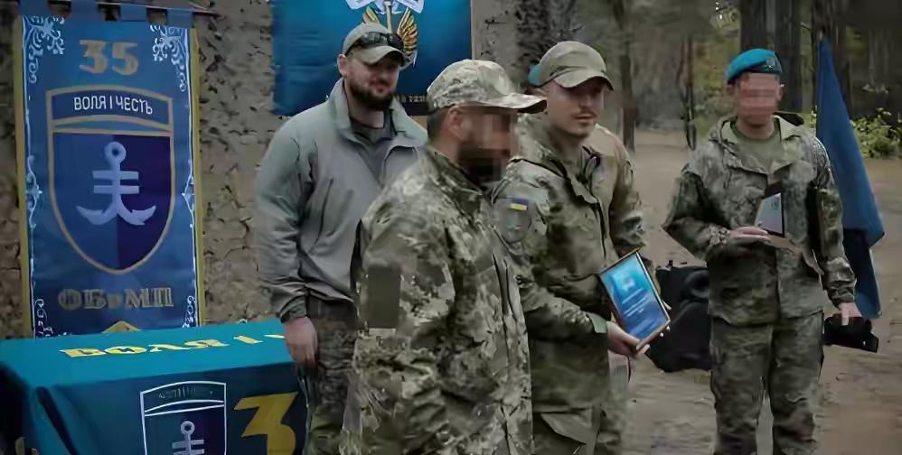 乌克兰精锐部队授勋典礼遭导弹一锅端，场面极其惨烈