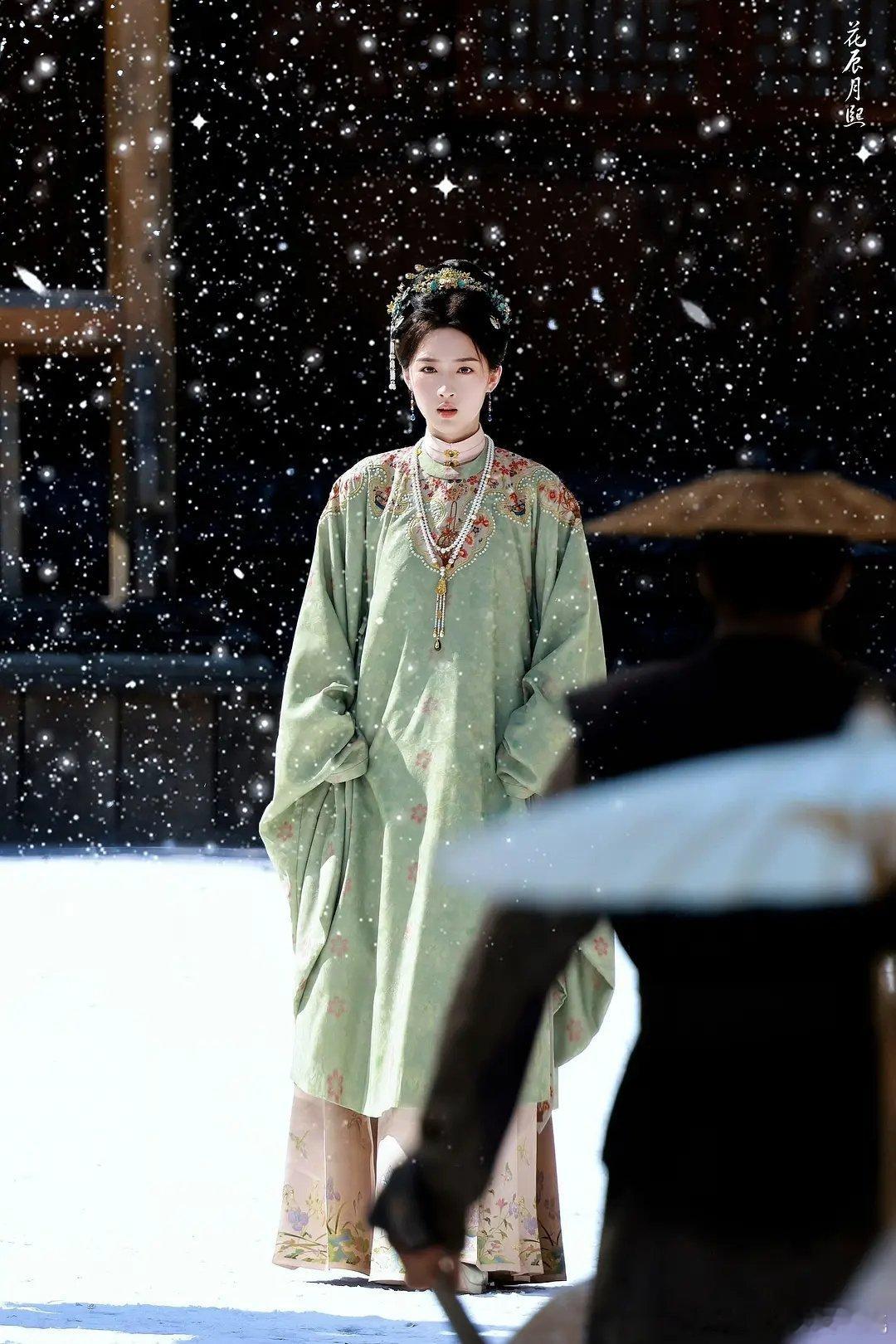 邓恩熙花开锦绣路透，服化也美。00🌸没有幼态小孩感不容易，们恩熙是不是终于要出