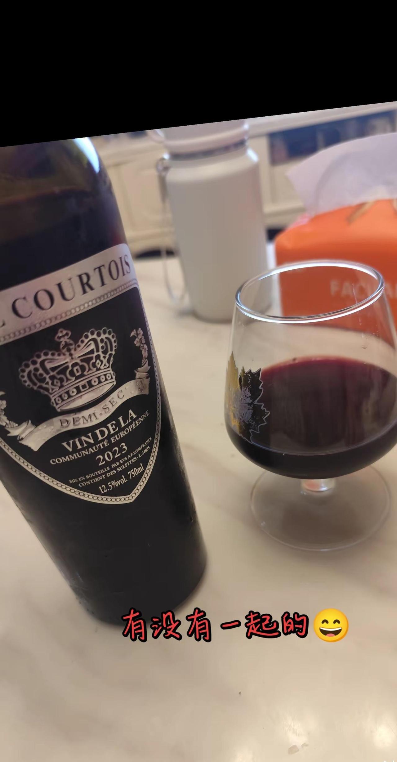 很喜欢现在的状态，日子清淡如水，生活简单干净，饿了就好好吃饭，困了就好好睡觉，累