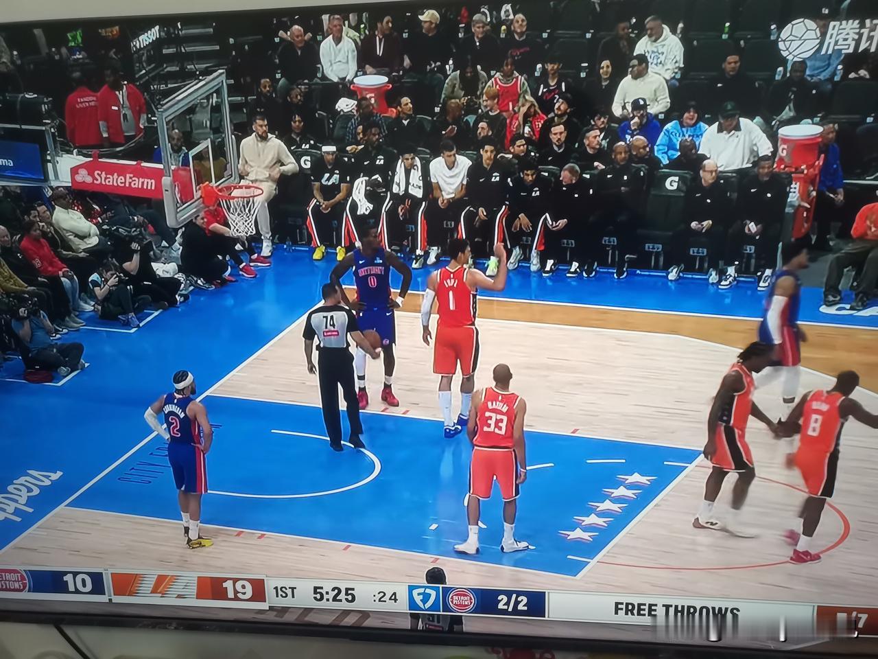 哥俩好，快船 首节前22分，被小卡和哈登 瓜分了，小卡4中3，罚球3中3得10分