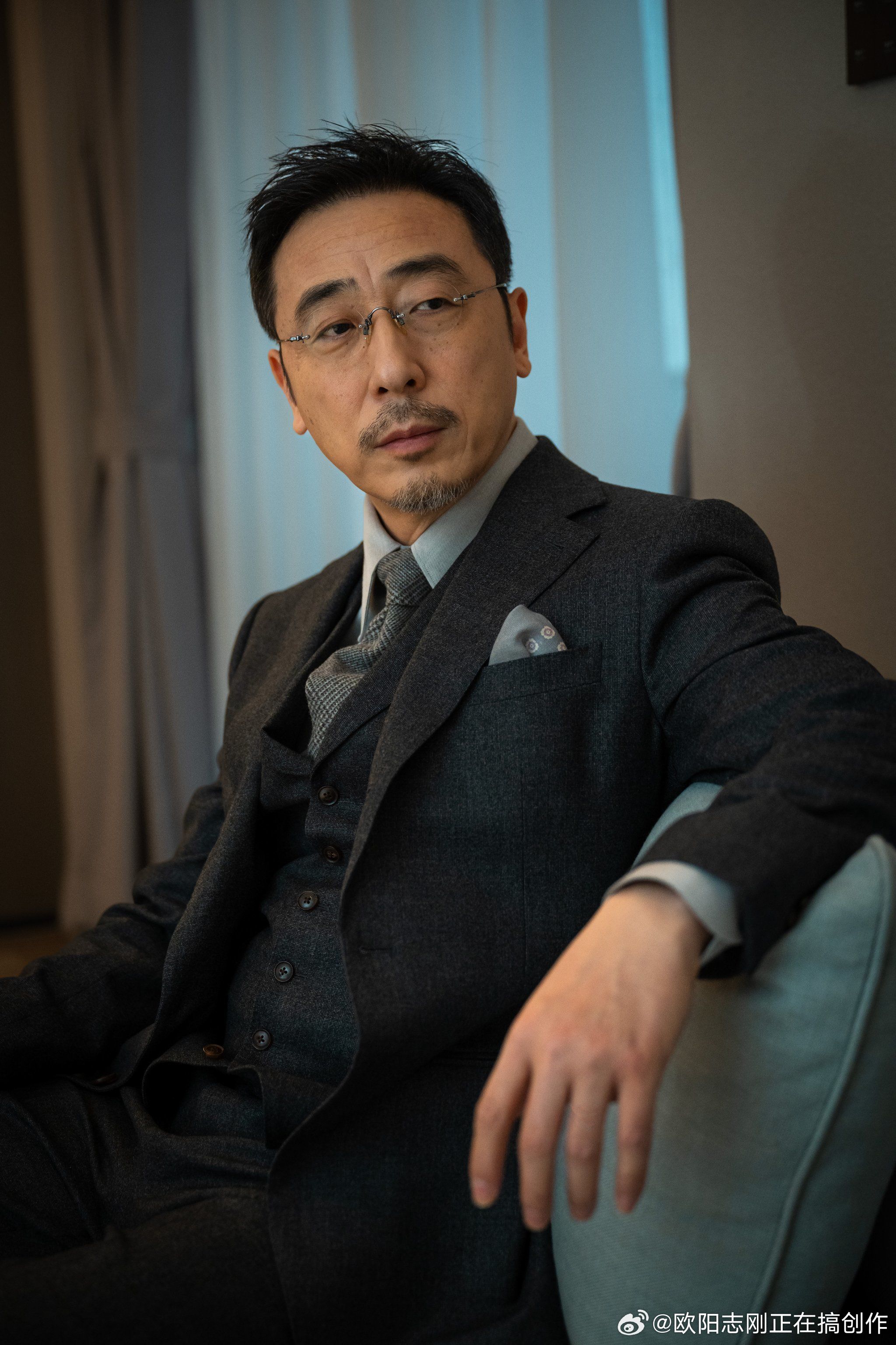 宁理其实也可以尝试一下饰演伍豪同志。 