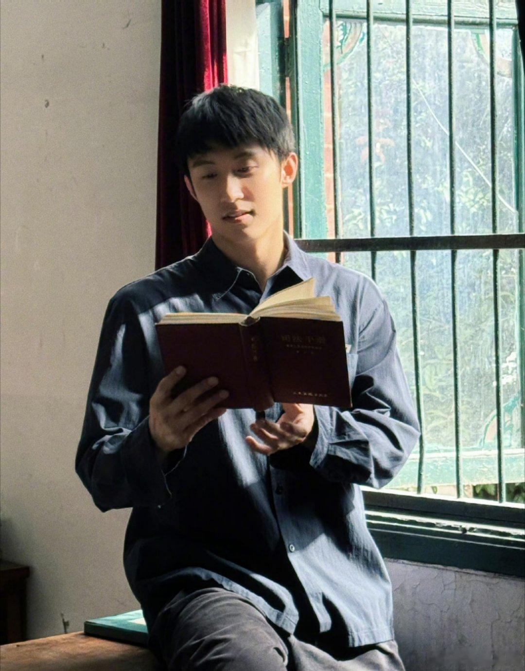 疑似黄景瑜新恋情疑似恋情传闻又添新动态？大家先理性观望，尊重私人空间，多关注演员