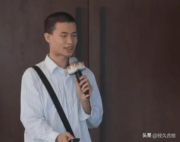 年纪轻轻的，为什么韦东奕的牙齿掉得那么厉害？

韦东奕牙齿掉得厉害的主要原因是患