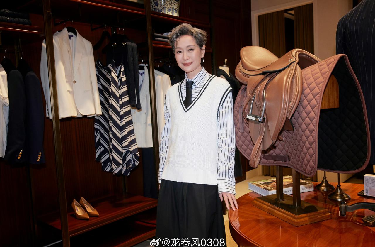 叶童[超话] [微风]这个春天和叶童一起温柔陪伴 [微风]凝聚v力量 黑白是永恒