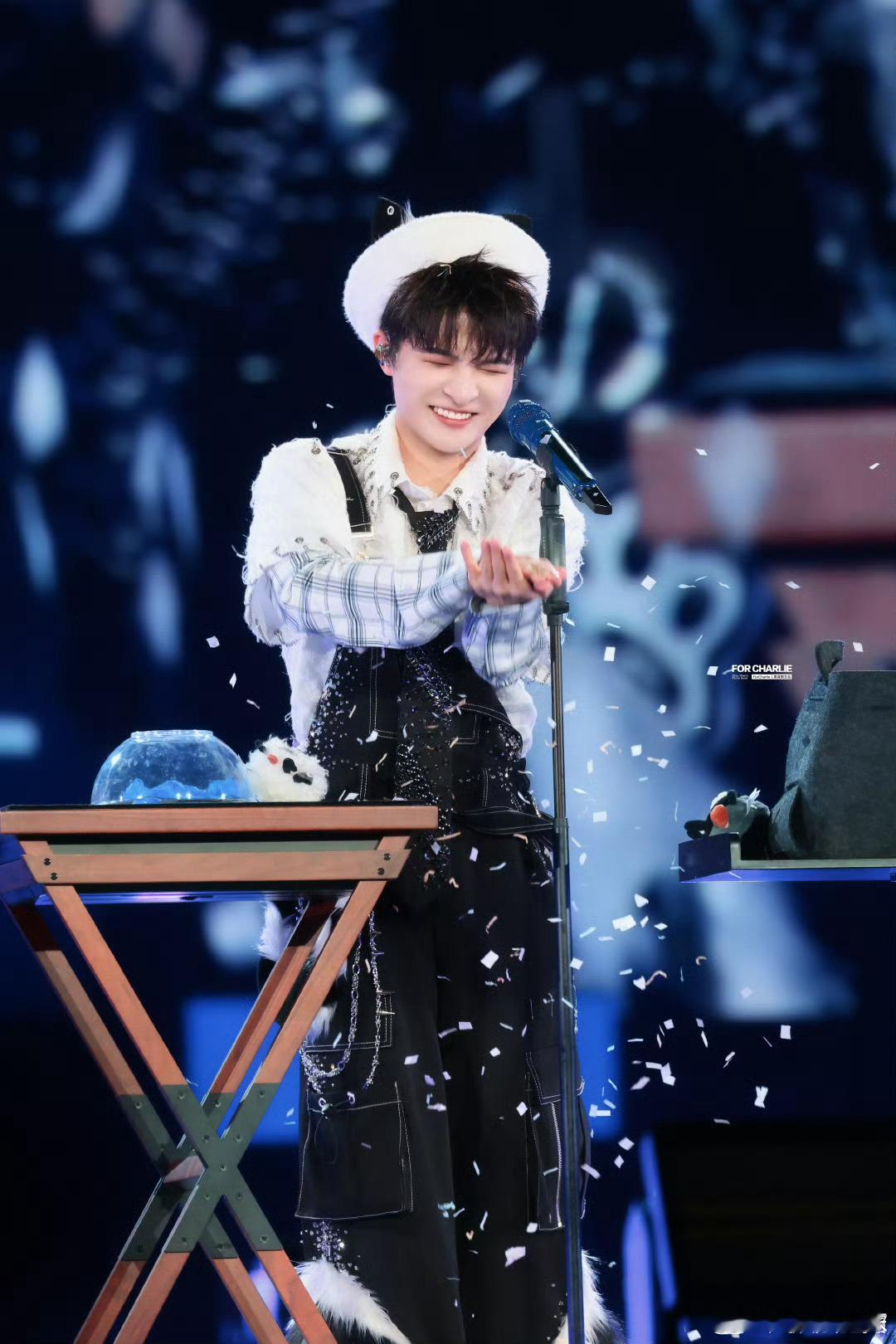 周深这段互动真的太解压了，建议反复观看治愈所有不开心！你还见过周深哪些有趣的“挖