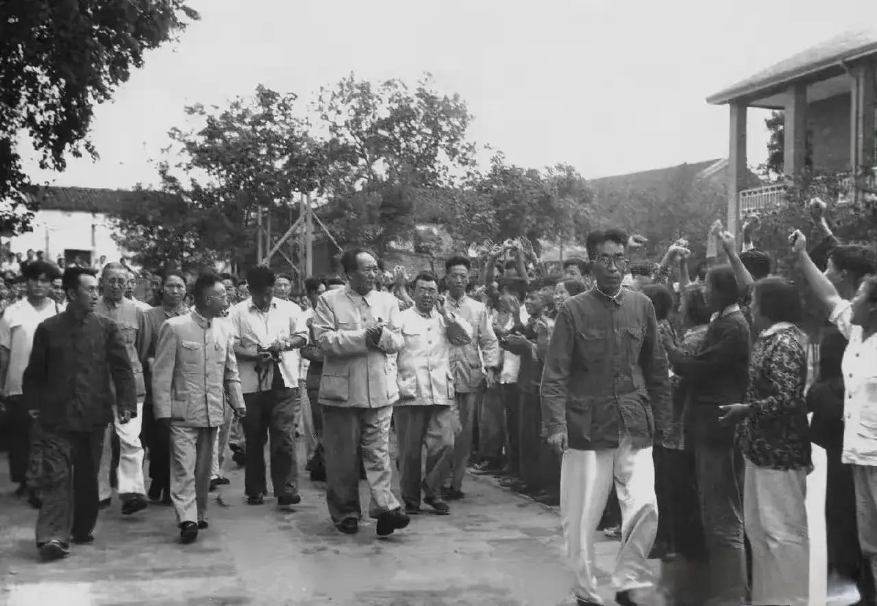 人民群众的热情如同春风送暖！