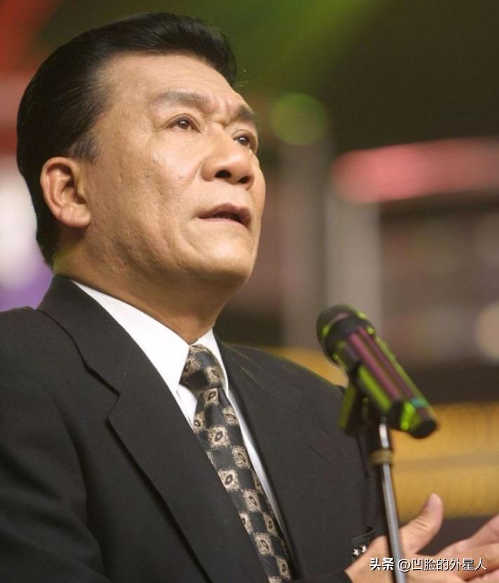 1986年，侯耀文为了跟韦唯在一起，抛弃了发妻刘彦，可是同居一年后，侯耀文又爱上