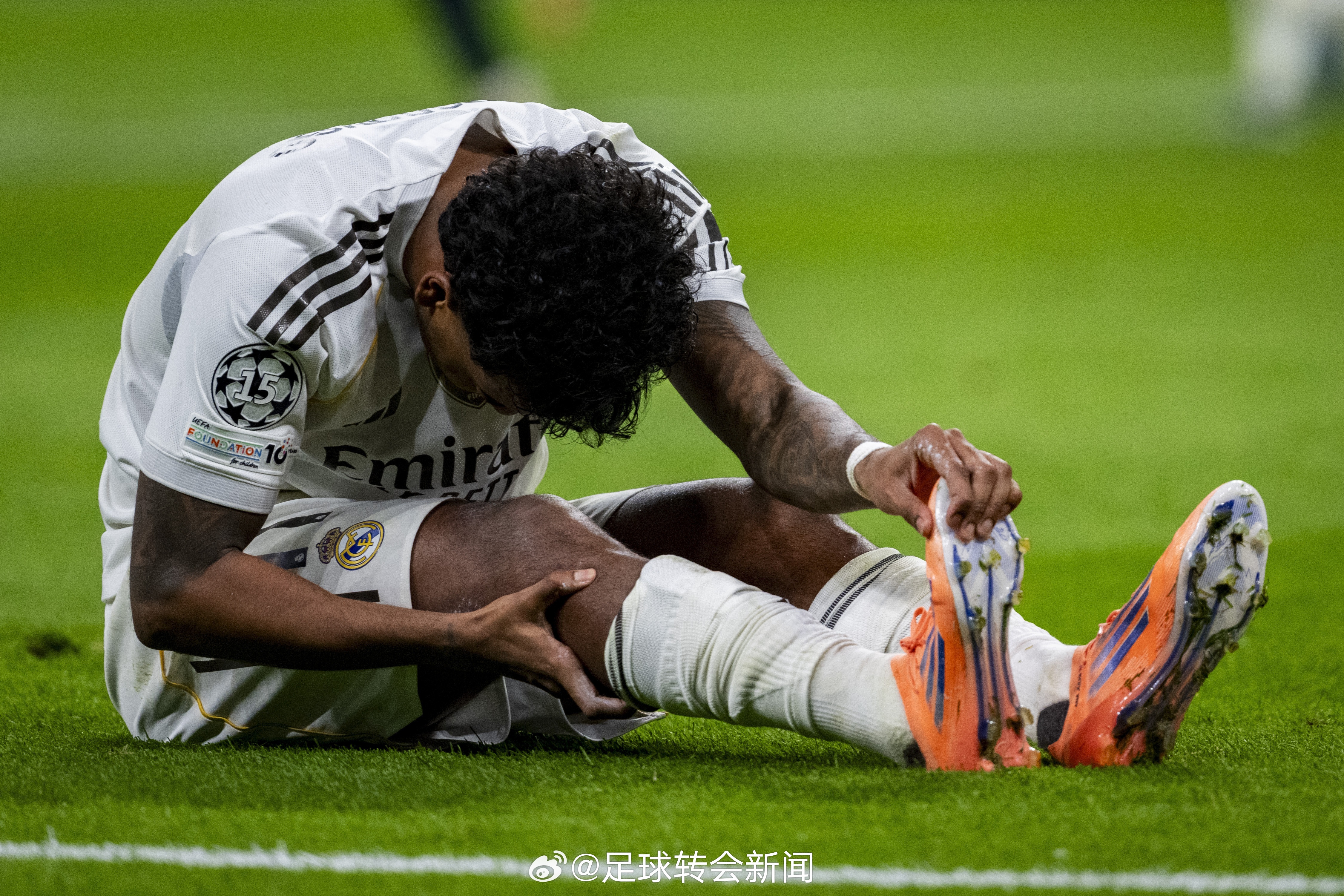 皇马官方确认，罗德里戈右膝前十字韧带撕裂+外侧半月板撕裂，赛季报销。根据罗马诺的